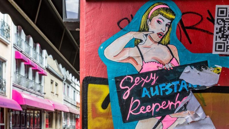 Vergangenes Jahr war die Herbertstrasse in Hamburg teils menschenleer. Viele Sexarbeitende sind während des Lockdowns in die Illegalität abgewandert - und dort geblieben. Vergangenes Jahr war die Herbertstrasse in Hamburg teils menschenleer. Viele Sexarbeitende sind während des Lockdowns in die Illegalität abgewandert - und dort geblieben.