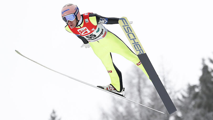 Den Weltrekord im Skifliegen hält der Österreicher Stefan Kraft mit 253,5 Metern. Den Weltrekord im Skifliegen hält der Österreicher Stefan Kraft mit 253,5 Metern.