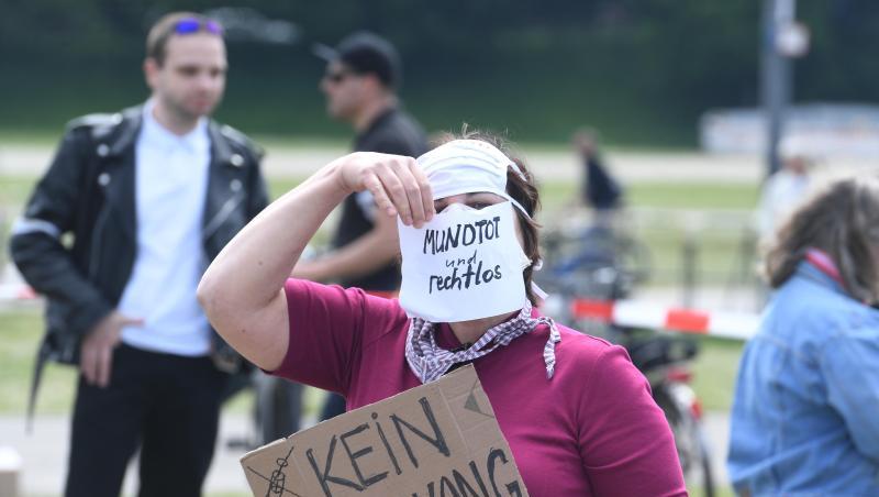 Eine Teilnehmerin einer Demonstrationen gegen Corona-Maßnahmen. (Archivbild) Eine Teilnehmerin einer Demonstrationen gegen Corona-Maßnahmen. (Archivbild)