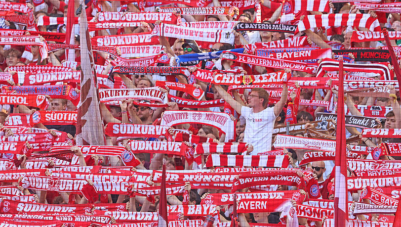 Planten eine große Choreo vor Anpfiff: Die Ultras des FC Bayern. Planten eine große Choreo vor Anpfiff: Die Ultras des FC Bayern.
