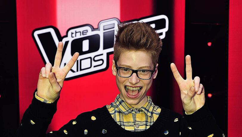 Das Victory-Zeichen kommt nicht von ungefähr: Tim will das Finale von "The Voice Kids" auf jeden Fall gewinnen. Das Victory-Zeichen kommt nicht von ungefähr: Tim will das Finale von "The Voice Kids" auf jeden Fall gewinnen.