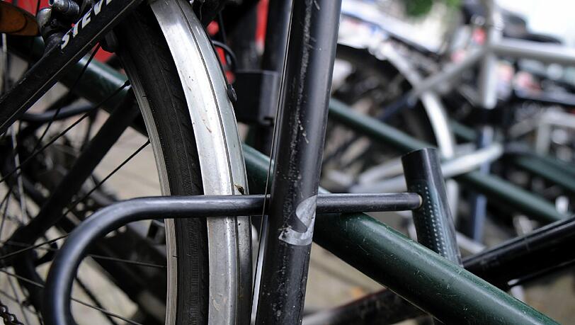 Mehr Radlabstellplätze fürs Rathaus fordern zwei Grünen-Stadträte. Mehr Radlabstellplätze fürs Rathaus fordern zwei Grünen-Stadträte.
