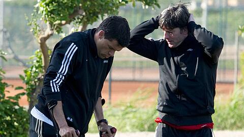Eine Verletzung läutete das Ende der Kapitänszeit von Ballack ein. Eine Verletzung läutete das Ende der Kapitänszeit von Ballack ein.