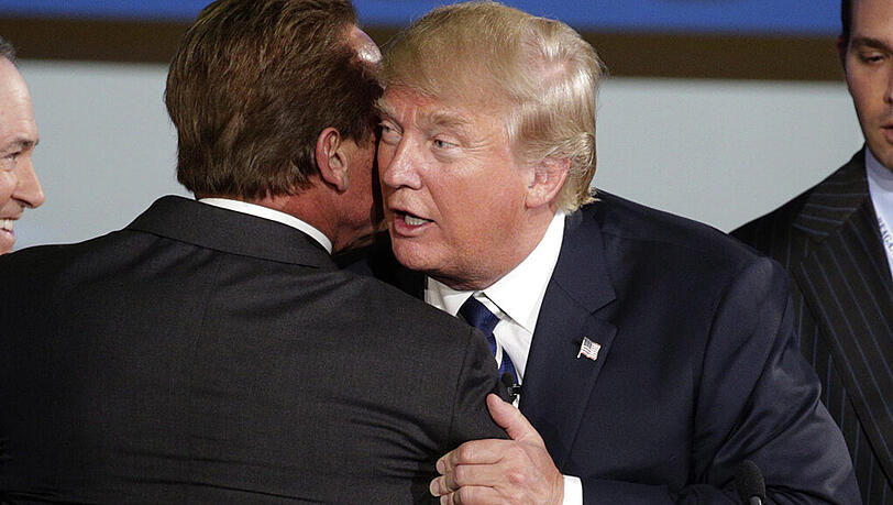 Auf Tuchfühlung sind sie bereits: der republikanische Präsidentschaftswerber Donald Trump (r.) und Arnold Schwarzenegger. Auf Tuchfühlung sind sie bereits: der republikanische Präsidentschaftswerber Donald Trump (r.) und Arnold Schwarzenegger.
