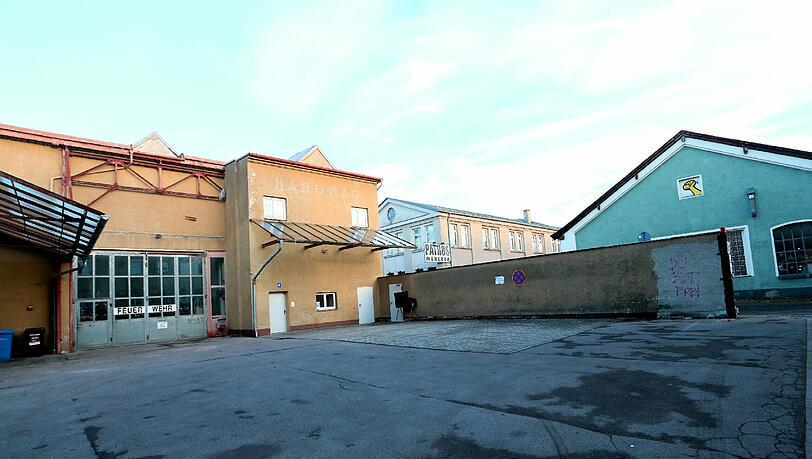 Das Theater "Schwere Reiter" an der Ecker der Dachauer Straße. Das Theater "Schwere Reiter" an der Ecker der Dachauer Straße.