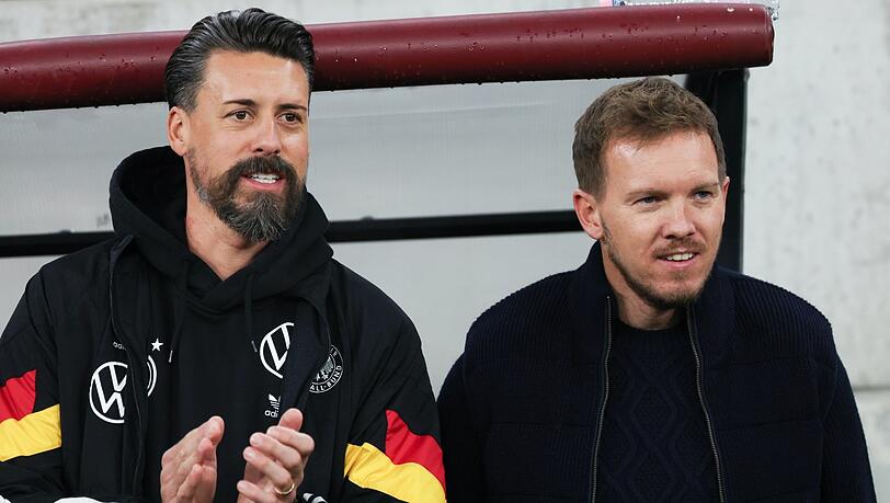 Julian Nagelsmann (r.) will mit Co-Trainer Sandro Wagner die DFB-Elf zum WM-Titel 2026 führen: Bundestrainer Julian Nagelsmann. Julian Nagelsmann (r.) will mit Co-Trainer Sandro Wagner die DFB-Elf zum WM-Titel 2026 führen: Bundestrainer Julian Nagelsmann.