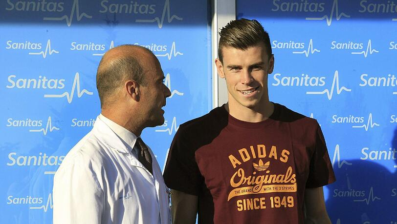 Das Highlight der Transferphase ist aber Gareth Bale. Viele wollten ihn - nur einer konnte ihn bekommen. Im Endeffekt wechselt er von der Insel zu Real Madrid. Rund 100 Millionen Euro soll Bale laut
britischen Medienberichten kosten, in Spanien wird die Ablösesumme auf 91
Millionen Euro taxiert. Das Highlight der Transferphase ist aber Gareth Bale. Viele wollten ihn - nur einer konnte ihn bekommen. Im Endeffekt wechselt er von der Insel zu Real Madrid. Rund 100 Millionen Euro soll Bale laut
britischen Medienberichten kosten, in Spanien wird die Ablösesumme auf 91
Millionen Euro taxiert.