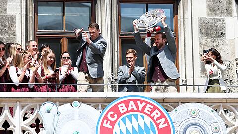 Jubel vom Balkon: Meisterfeier des FC Bayern München Jubel vom Balkon: Meisterfeier des FC Bayern München