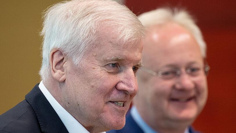 Horst Seehofer (l, CSU), ehemaliger Ministerpräsident von Bayern. Horst Seehofer (l, CSU), ehemaliger Ministerpräsident von Bayern.