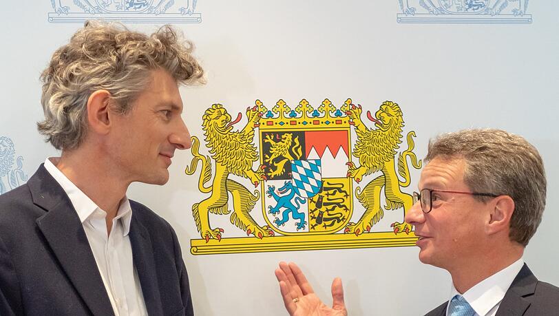 Andrea Lissoni mit Kunst- und Wissenschaftsminister Bernd Sibler. Andrea Lissoni mit Kunst- und Wissenschaftsminister Bernd Sibler.