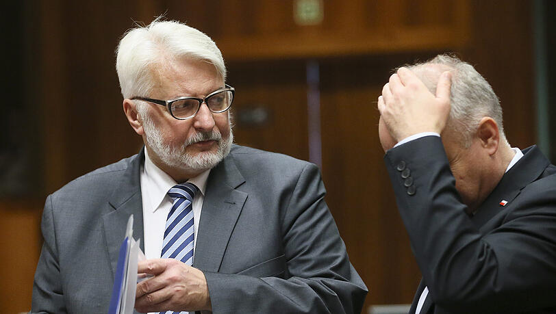 Da muss man sich schon am Kopf kratzen: Der Chef-Diplomat Polens, Witold Waszczykowski, erfindet das Land San Escobar. Da muss man sich schon am Kopf kratzen: Der Chef-Diplomat Polens, Witold Waszczykowski, erfindet das Land San Escobar.