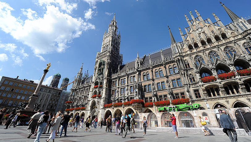 Weniger Stellen für die Verwaltung - das hat die Große Koalition in München beschlossen. (Archivbild)
