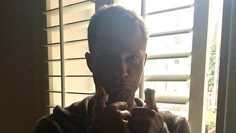 Etwas lädiert zeigt sich Til Schweiger nach den Silvester-Feierlichkeiten Etwas lädiert zeigt sich Til Schweiger nach den Silvester-Feierlichkeiten