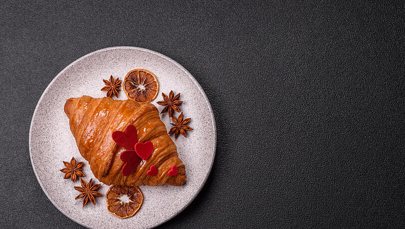 Ein Croissant voller Liebe. Ein Croissant voller Liebe.