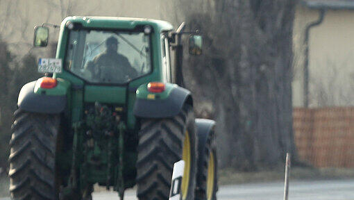 Einem Landwirt muss eine Firma Schadenersatz zahlen. Einem Landwirt muss eine Firma Schadenersatz zahlen.