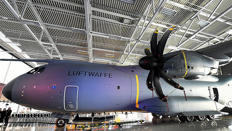 Die A400M zählt zu den Pannen-Projekten der Bundeswehr. Probleme bereiteten die Triebwerke und zuletzt Risse im Rumpf. Die A400M zählt zu den Pannen-Projekten der Bundeswehr. Probleme bereiteten die Triebwerke und zuletzt Risse im Rumpf.