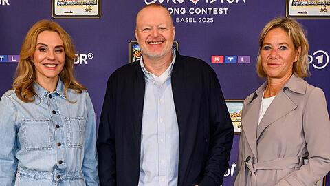 Inga Leschek von RTL, Stefan Raab sowie ARD-Programmdirektorin Christine Strobl (v.l.n.r.) auf der ESC-Pressekonferenz am Donnerstag. Inga Leschek von RTL, Stefan Raab sowie ARD-Programmdirektorin Christine Strobl (v.l.n.r.) auf der ESC-Pressekonferenz am Donnerstag.