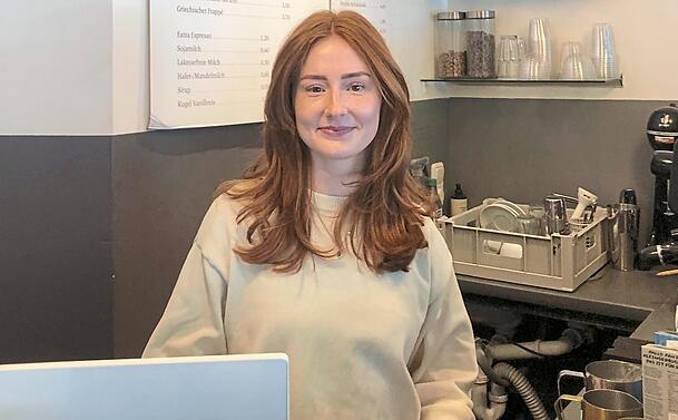 Judith Sommer hat den Eindruck, dass durch die gesperrte U-Bahnstation am Goetheplatz weniger Kunden ins Café kommen. Judith Sommer hat den Eindruck, dass durch die gesperrte U-Bahnstation am Goetheplatz weniger Kunden ins Café kommen.