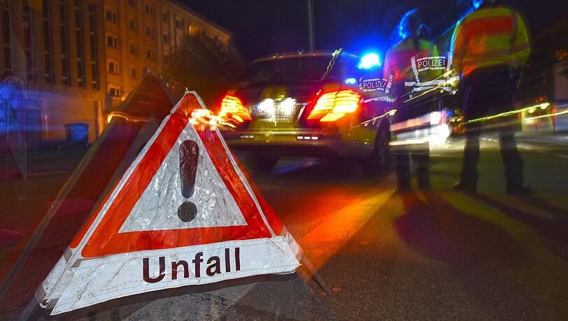 Bei einem Unfall in Obermenzig werden ein Ehepaar und ein Taxifahrer verletzt. (Symbolbild) Bei einem Unfall in Obermenzig werden ein Ehepaar und ein Taxifahrer verletzt. (Symbolbild)