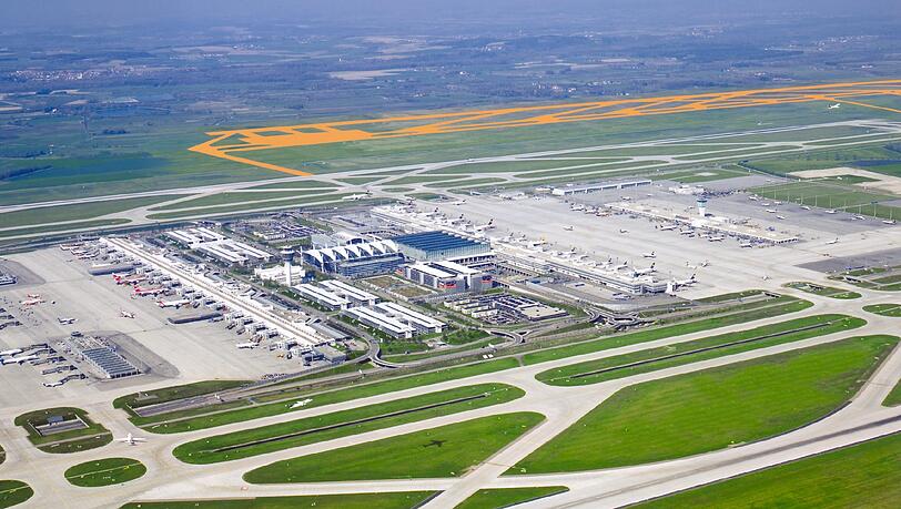 In dieser Simulation ist zu sehen, wie die dritte Start- und Landebahn auf dem Flughafen München aussehen könnte. In dieser Simulation ist zu sehen, wie die dritte Start- und Landebahn auf dem Flughafen München aussehen könnte.