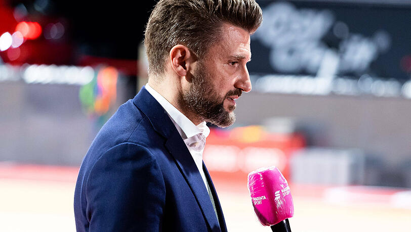 Marko Pesic beim Presse-Statement. Marko Pesic beim Presse-Statement.