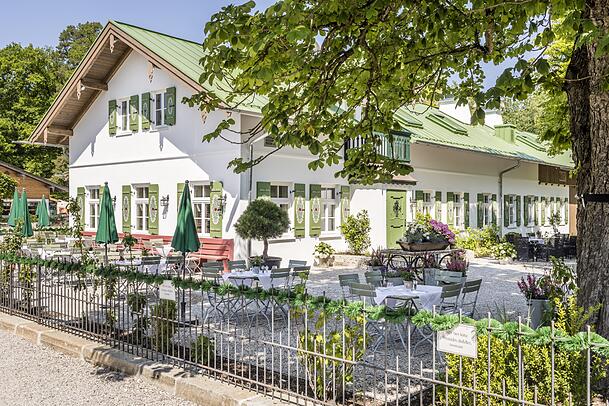 Die Kugler Alm liegt am südlichen Ende des Perlacher Forstes, durch den die bekannteste Rennradstrecke führt. Die Kugler Alm liegt am südlichen Ende des Perlacher Forstes, durch den die bekannteste Rennradstrecke führt.