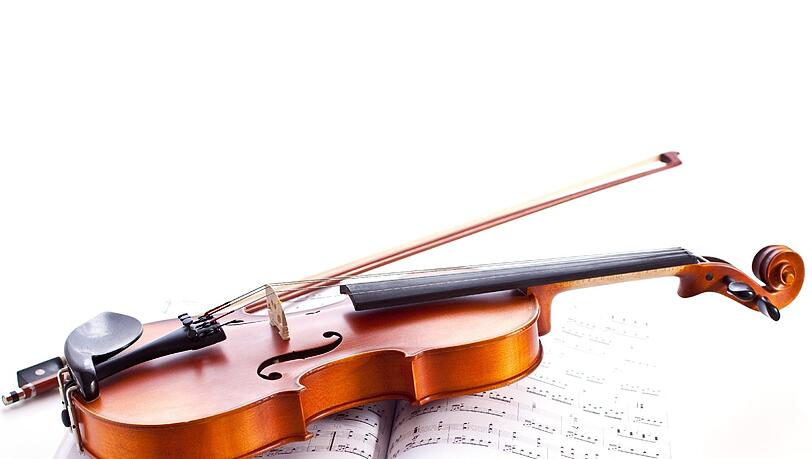 Die Geige ist eines der bekanntesten Saiteninstrumenten. Bei einem Konzert gibt es noch mehr Musikgeräte zu entdecken. (Symbolbild) Die Geige ist eines der bekanntesten Saiteninstrumenten. Bei einem Konzert gibt es noch mehr Musikgeräte zu entdecken. (Symbolbild)