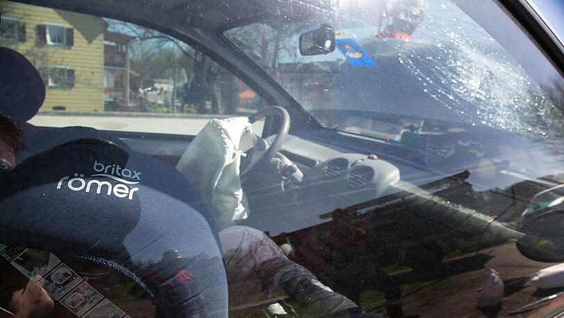 Bei dem Unfall in Tittmoning wurde der kleine Bub schwer verletzt. Bei dem Unfall in Tittmoning wurde der kleine Bub schwer verletzt.