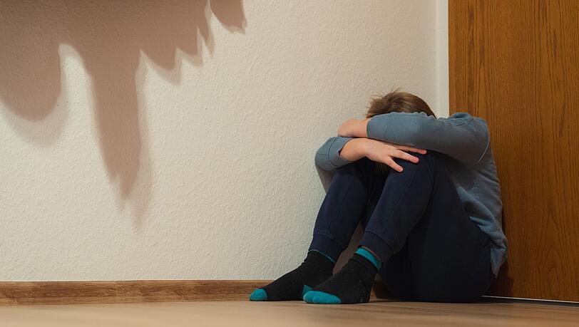 Schon in der fünften Klasse soll das mutmaßliche Opfer vom Nachbarn vergewaltigt worden sein. (Symbolbild) Schon in der fünften Klasse soll das mutmaßliche Opfer vom Nachbarn vergewaltigt worden sein. (Symbolbild)