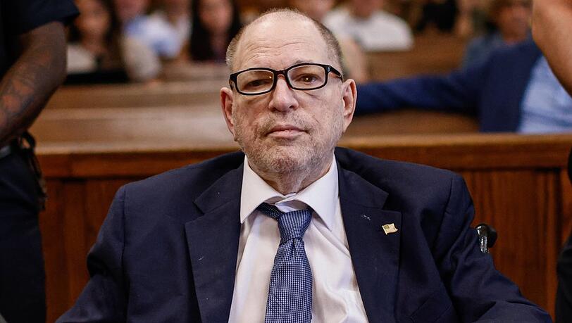 Harvey Weinstein muss sich erneut im Krankenhaus behandeln lassen. Harvey Weinstein muss sich erneut im Krankenhaus behandeln lassen.
