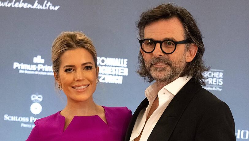 Sylvie Meis und Niclas Castello haben im September 2020 Hochzeit gefeiert. Sylvie Meis und Niclas Castello haben im September 2020 Hochzeit gefeiert.