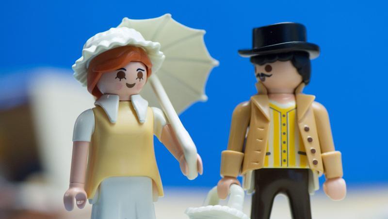 Eine weibliche und eine männliche Playmobilfigur stehen nebeneinander. Foto: Sebastian Kahnert/dpa-Zentralbild dpa-Zentralbild/dpa/Archivbild Eine weibliche und eine männliche Playmobilfigur stehen nebeneinander. Foto: Sebastian Kahnert/dpa-Zentralbild dpa-Zentralbild/dpa/Archivbild