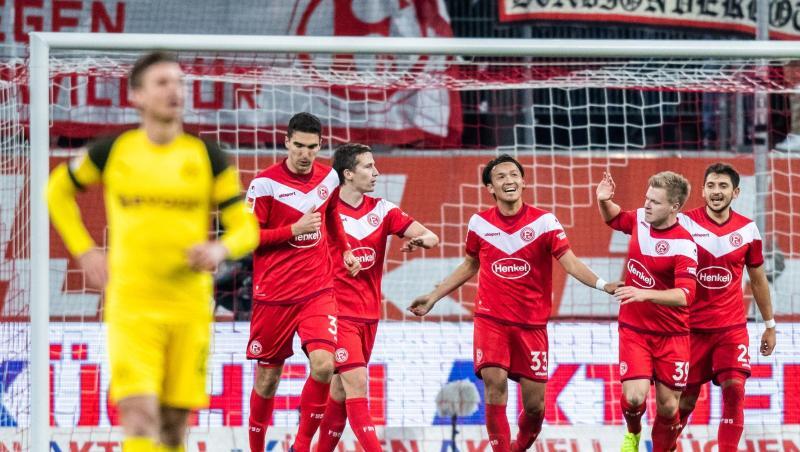 Die Spieler von Fortuna Düsseldorf feiern das 2:0 gegen Borussia Dortmund. Die Spieler von Fortuna Düsseldorf feiern das 2:0 gegen Borussia Dortmund.