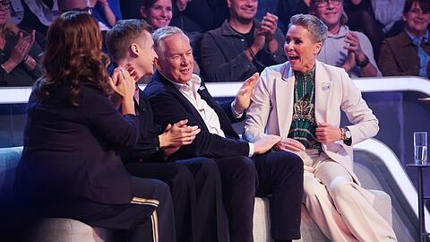 Katarina Witt, Till Reiners, Johannes B. Kerner und Sonja Zietlow (v.l.) hatten eine sichtlich gute Zeit im "WWM"-Studio. Katarina Witt, Till Reiners, Johannes B. Kerner und Sonja Zietlow (v.l.) hatten eine sichtlich gute Zeit im "WWM"-Studio.