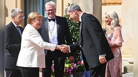 Wiedersehen in Bayreuth: Angela Merkel und Markus Söder. Wiedersehen in Bayreuth: Angela Merkel und Markus Söder.
