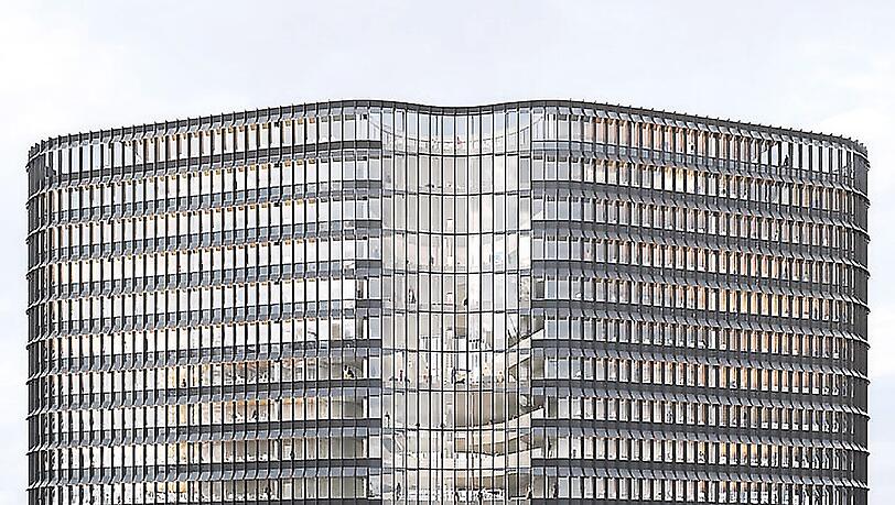 Fast wie echt: So soll mal die zweite HVB-Zentrale Münchens mit 14 Stöcken 60 Metern aussehen. Der Steg im Vordergrund führt einmal zur S-Bahn-Haltestelle Leuchtenbergring. Fast wie echt: So soll mal die zweite HVB-Zentrale Münchens mit 14 Stöcken 60 Metern aussehen. Der Steg im Vordergrund führt einmal zur S-Bahn-Haltestelle Leuchtenbergring.