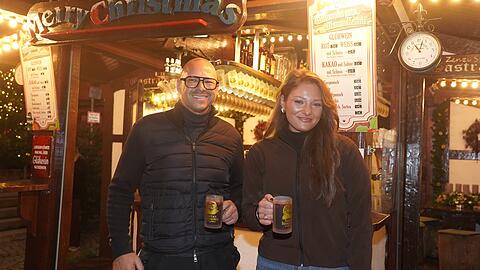 Ein neuer Weihnachtsmarkt für München: Lilli Blume ist die Veranstalterin von "Santa's Isarzauber“ auf der Praterinsel. Vater Charles Blume hat schon zahlreiche festliche Events in ganz Deutschland veranstaltet (u.a. Winterworld an der Motorworld). Ein neuer Weihnachtsmarkt für München: Lilli Blume ist die Veranstalterin von "Santa's Isarzauber“ auf der Praterinsel. Vater Charles Blume hat schon zahlreiche festliche Events in ganz Deutschland veranstaltet (u.a. Winterworld an der Motorworld).