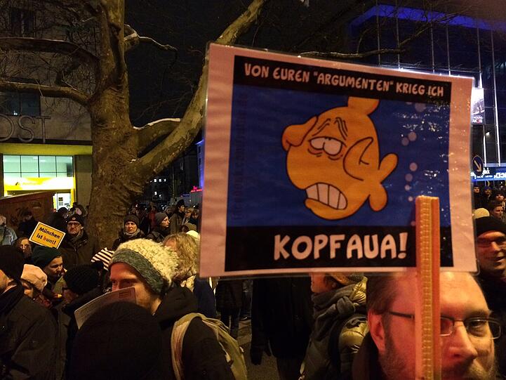"Wir blasen Bagida den Marsch!" Unter diesem Motto wird am Goetheplatz für ein buntes, tolerantes München demonstriert - mit Musik.