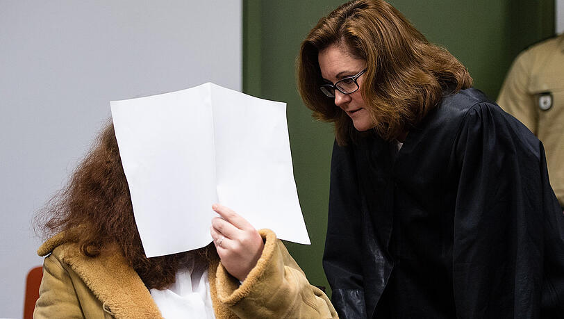 Eine Studentin (links) soll 2008 ihrem damaligen Freund mit einer Kreissäge den Kopf abgetrennt haben. Ihr Verlobter sagte dazu am Dienstag vor Gericht aus. (Archivbild) Eine Studentin (links) soll 2008 ihrem damaligen Freund mit einer Kreissäge den Kopf abgetrennt haben. Ihr Verlobter sagte dazu am Dienstag vor Gericht aus. (Archivbild)