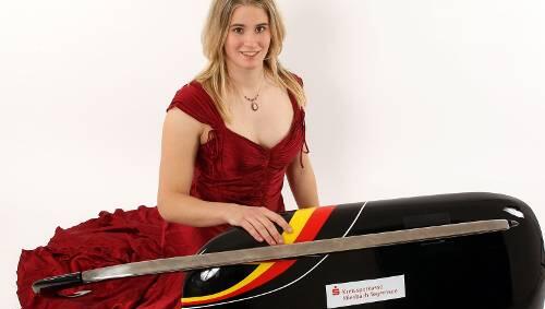 Ein Abendkleid zieht sie lieber an als Tracht: Rennrodlerin Natalie Geisenberger. Foto: Minkoff/Augenklick Ein Abendkleid zieht sie lieber an als Tracht: Rennrodlerin Natalie Geisenberger. Foto: Minkoff/Augenklick