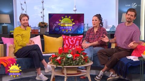 "Sat.1 Frühstücksfernsehen"-Promi-Experte Benedikt Amara und die Moderatoren Simone Panteleit und Christian Wackert kommen auf Thomas Gottschalk und Verona Pooth zu sprechen. "Sat.1 Frühstücksfernsehen"-Promi-Experte Benedikt Amara und die Moderatoren Simone Panteleit und Christian Wackert kommen auf Thomas Gottschalk und Verona Pooth zu sprechen.