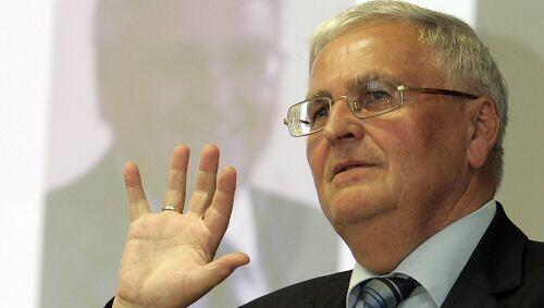 Will trotz zweier negativer Urteile weiter klagen: DFB-Präsident Dr. Theo Zwanziger Will trotz zweier negativer Urteile weiter klagen: DFB-Präsident Dr. Theo Zwanziger
