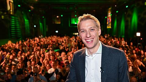 Dominik Krause lässt sich in der Muffathalle von seinen Anhängern feiern. Welche Koalition wird er jetzt ansteuern? Die AZ analysiert die Lage. Dominik Krause lässt sich in der Muffathalle von seinen Anhängern feiern. Welche Koalition wird er jetzt ansteuern? Die AZ analysiert die Lage.