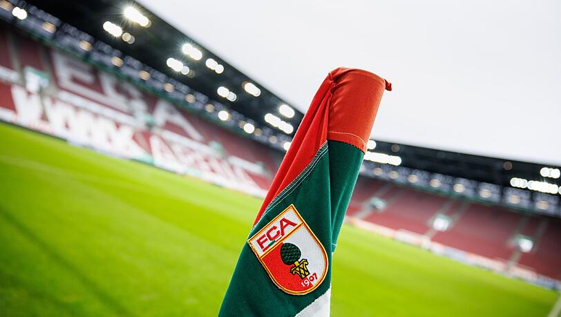 Der FC Augsburg holt einen Nachwuchsprofi von RB Leipzig. (Archivbild) Der FC Augsburg holt einen Nachwuchsprofi von RB Leipzig. (Archivbild)