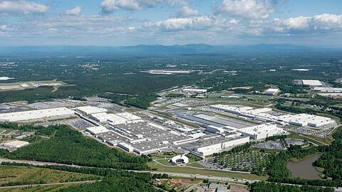 Das BMW-Werk Spartanburg aus der Luft betrachtet. 1994 mit rund 700 Mitarbeitern gestartet, ist es heute auf 11.000 Arbeiter angewachsen Das BMW-Werk Spartanburg aus der Luft betrachtet. 1994 mit rund 700 Mitarbeitern gestartet, ist es heute auf 11.000 Arbeiter angewachsen