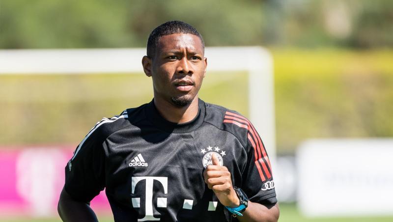 David Alaba vom FC Bayern München läuft während einer Trainingseinheit um einen Fußballplatz. Foto: Matthias Balk/dpa David Alaba vom FC Bayern München läuft während einer Trainingseinheit um einen Fußballplatz. Foto: Matthias Balk/dpa