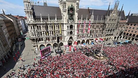 So sah es bei der Bayern-Party 2025 auf dem Marienplatz aus. (Archivbild) So sah es bei der Bayern-Party 2025 auf dem Marienplatz aus. (Archivbild)