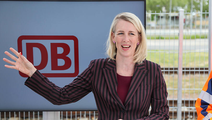Katrin Habenschaden hat ihren Job als Leiterin für Nachhaltigkeit und Umwelt bei der Deutsche Bahn gekündigt. Bis 2023 war sie Münchens zweite Bürgermeisterin. (Archiv) Katrin Habenschaden hat ihren Job als Leiterin für Nachhaltigkeit und Umwelt bei der Deutsche Bahn gekündigt. Bis 2023 war sie Münchens zweite Bürgermeisterin. (Archiv)