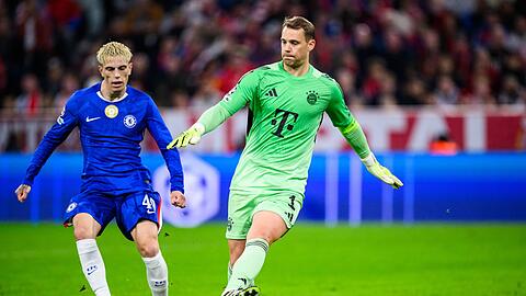 Manuel Neuer (r) in Aktion bei seinem 100. Sieg in der Champions League. Manuel Neuer (r) in Aktion bei seinem 100. Sieg in der Champions League.