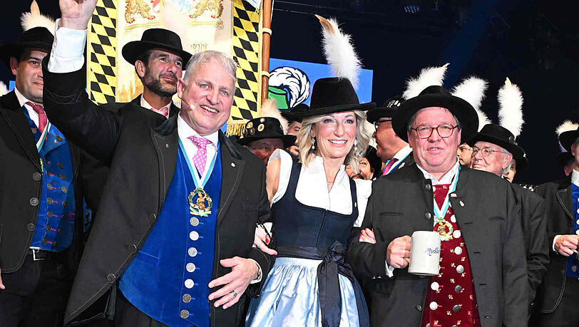 Christian Schottenhamel, Monika Gruber und Helmut Schleich. Christian Schottenhamel, Monika Gruber und Helmut Schleich.